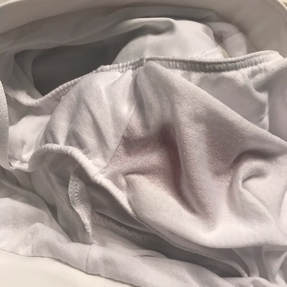 UNDER ARMOUR SHORTS - Picture 2 of 3